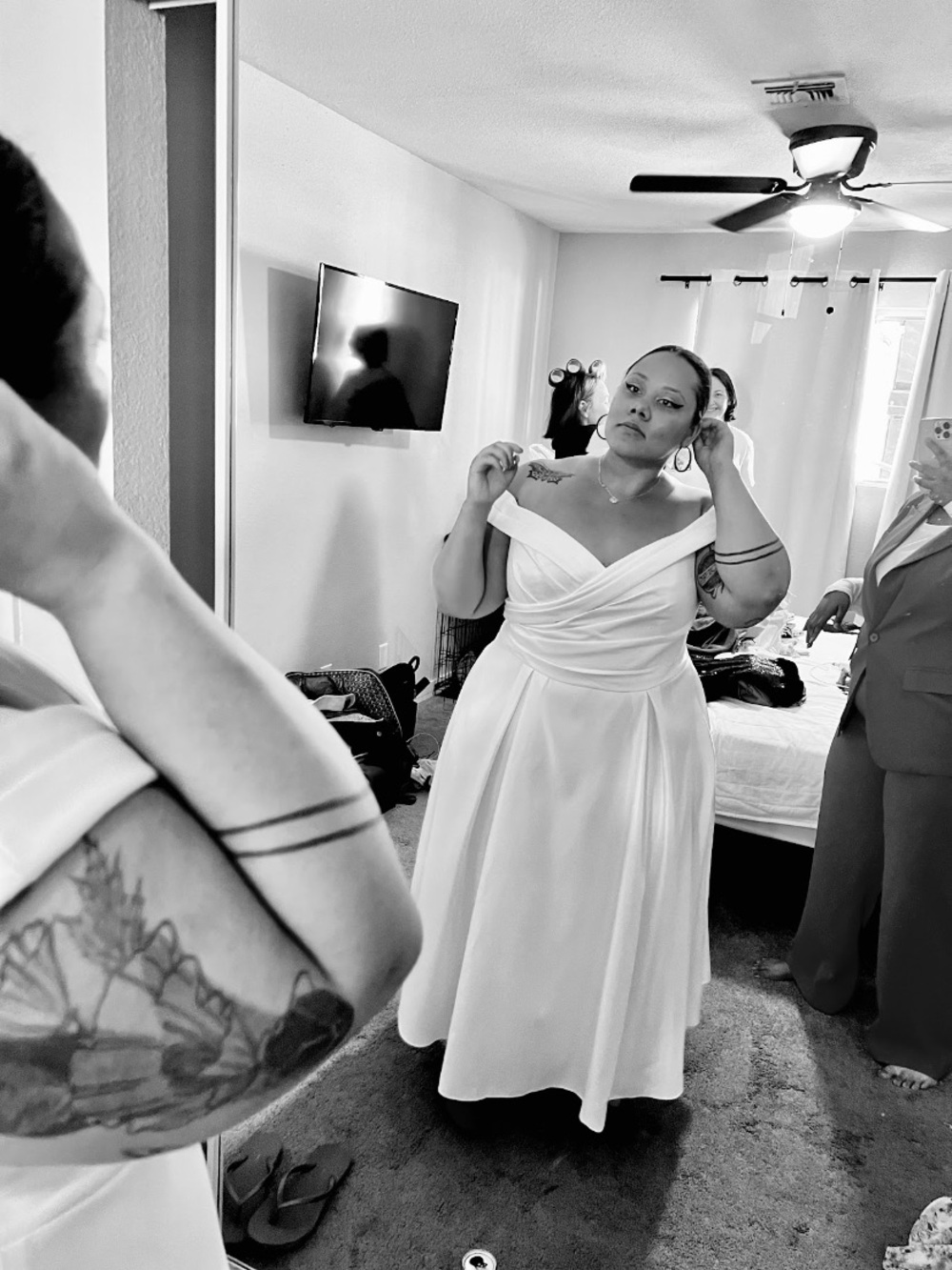 Elegant White V-Neck Wedding Dress